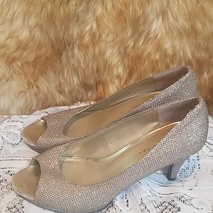 Bandolino Holiday high heels. Worn only once! Beau